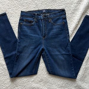 👖2/$35 GAP Denim True Skinny 27R